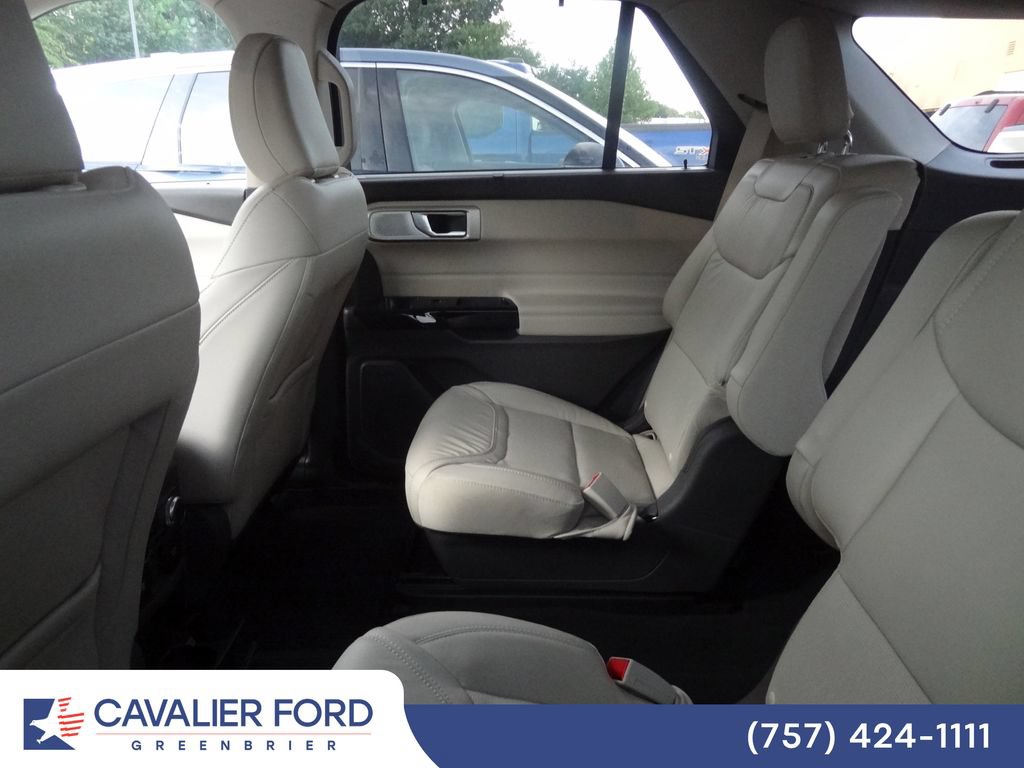 Certified 2023 Ford Explorer Platinum w/ Technology Package AWD/4WD image 9