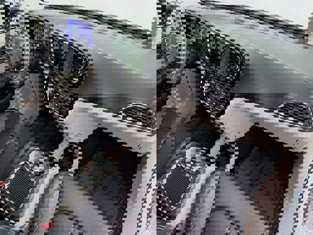 Used 2024 Chrysler Pacifica Touring-L image 33