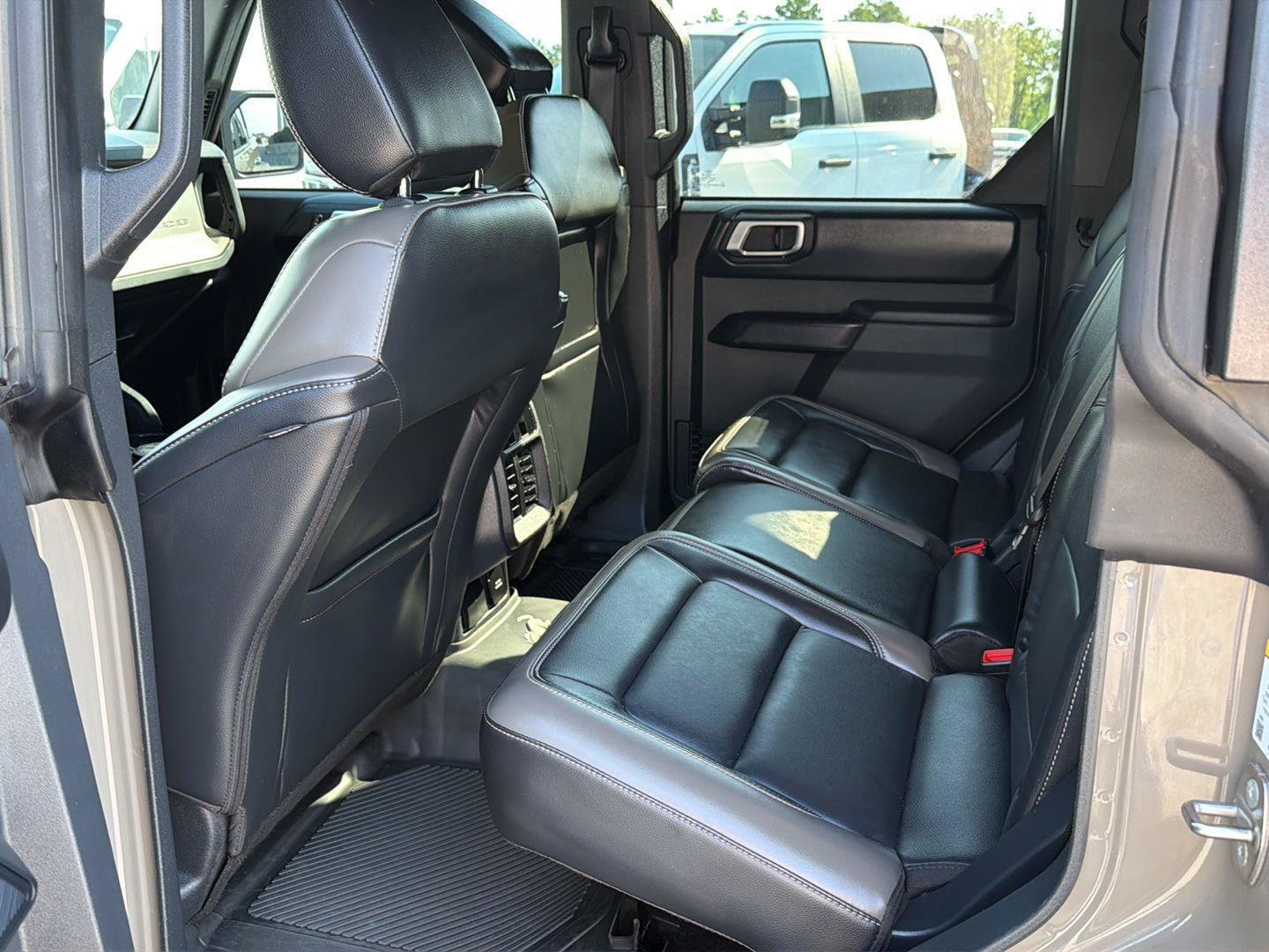 Certified 2025 Ford Bronco Outer Banks w/ Sasquatch Package AWD/4WD image 11