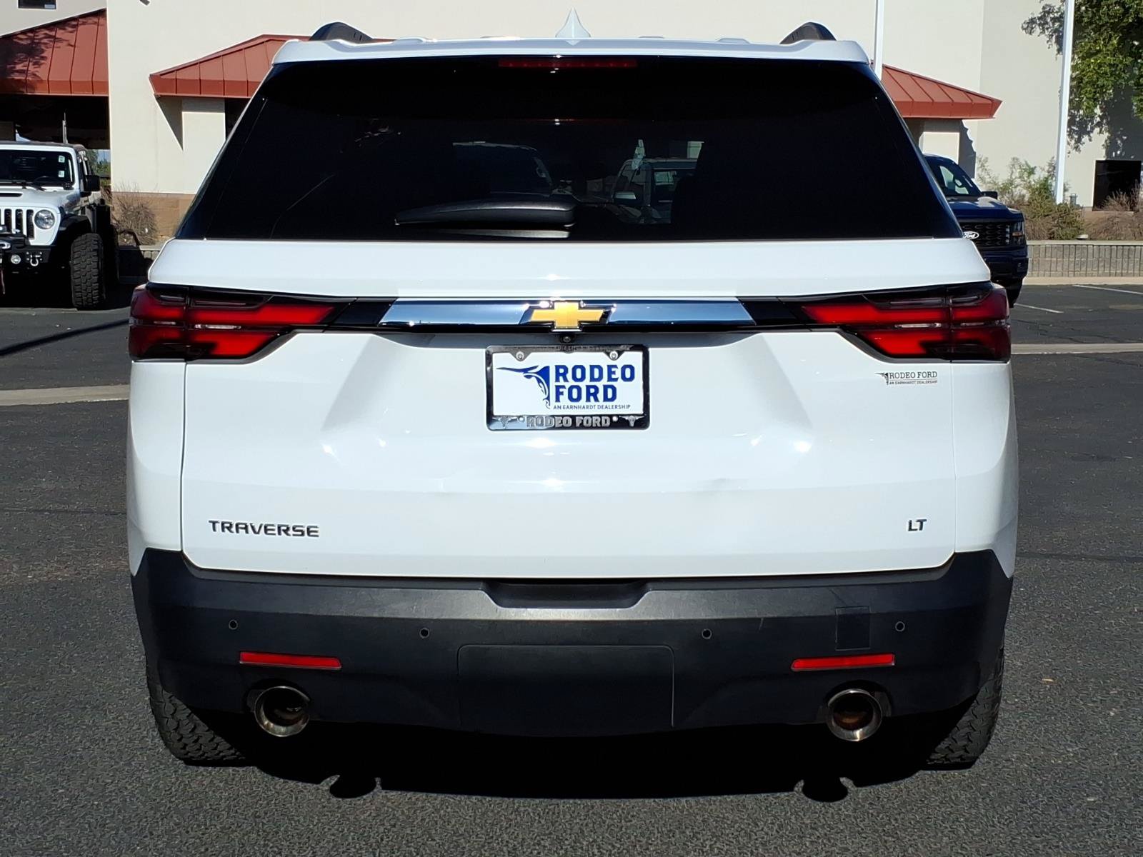 Used 2023 Chevrolet Traverse LT FWD image 4