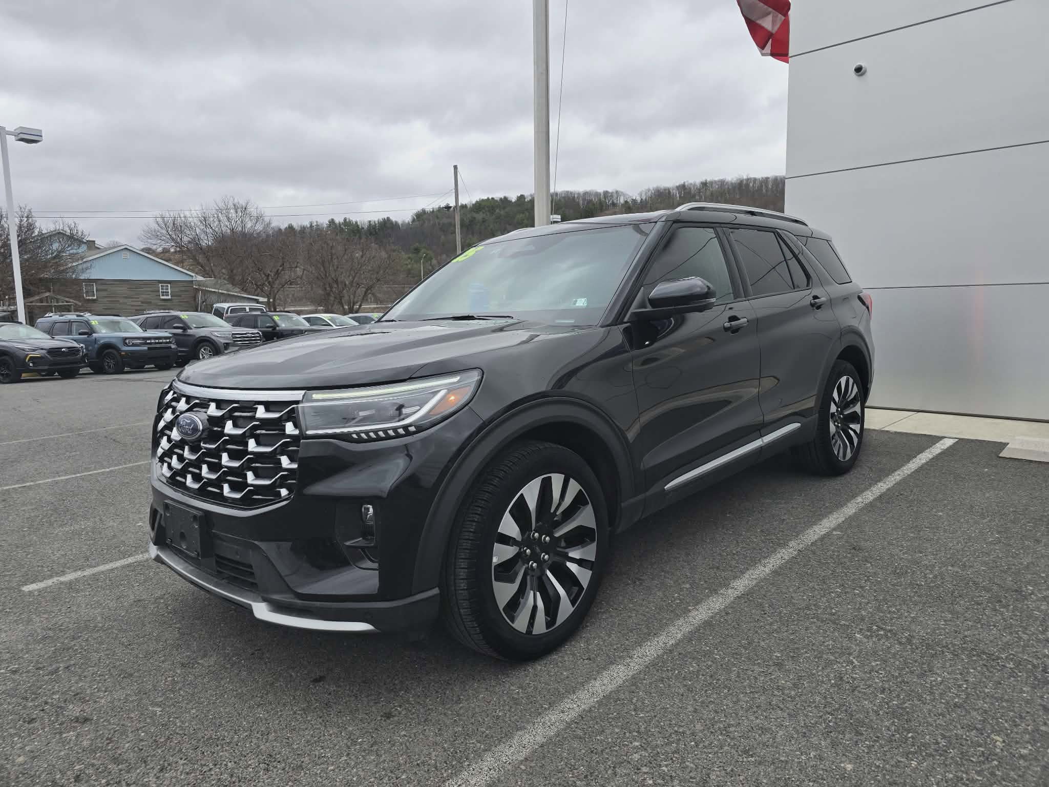 Certified 2025 Ford Explorer Platinum w/ LUX Leather Package image 7