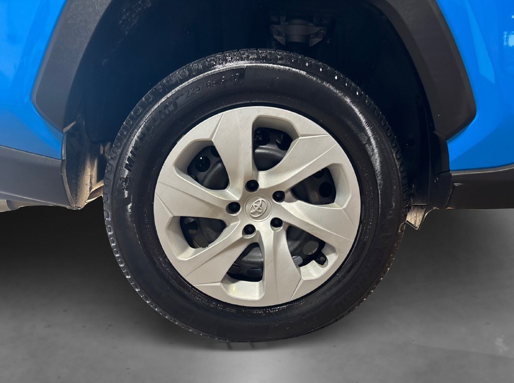 Used 2019 Toyota RAV4 LE AWD/4WD image 19
