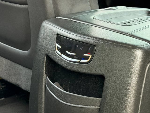 Used 2017 Cadillac Escalade Luxury AWD/4WD image 21