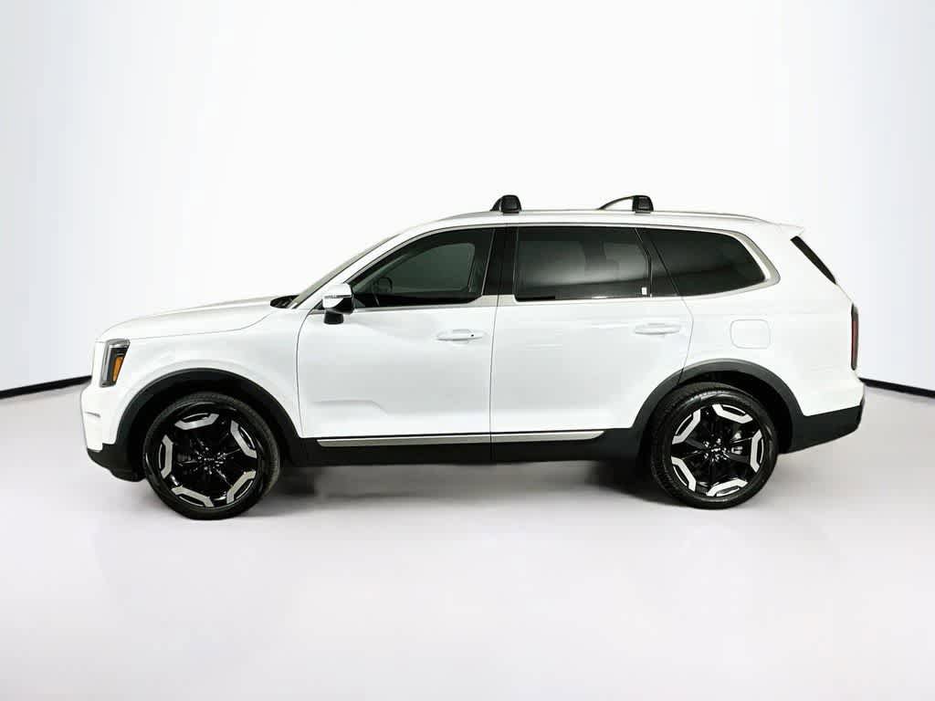 Used 2024 Kia Telluride EX w/ EX Captain's Chair Package FWD image 3