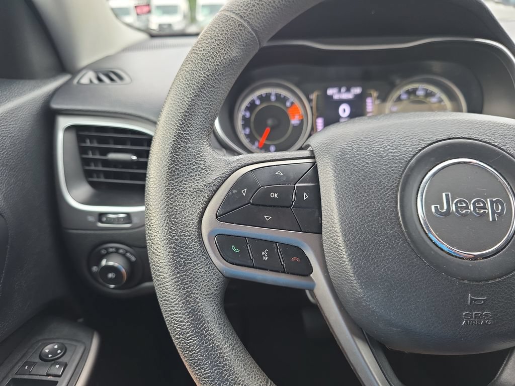 Used 2019 Jeep Cherokee Latitude w/ Popular Appearance Group FWD image 20
