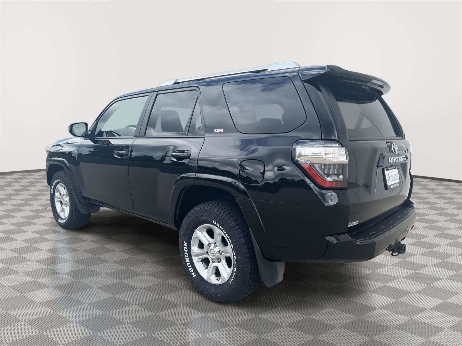 Used 2018 Toyota 4Runner SR5 AWD/4WD image 7