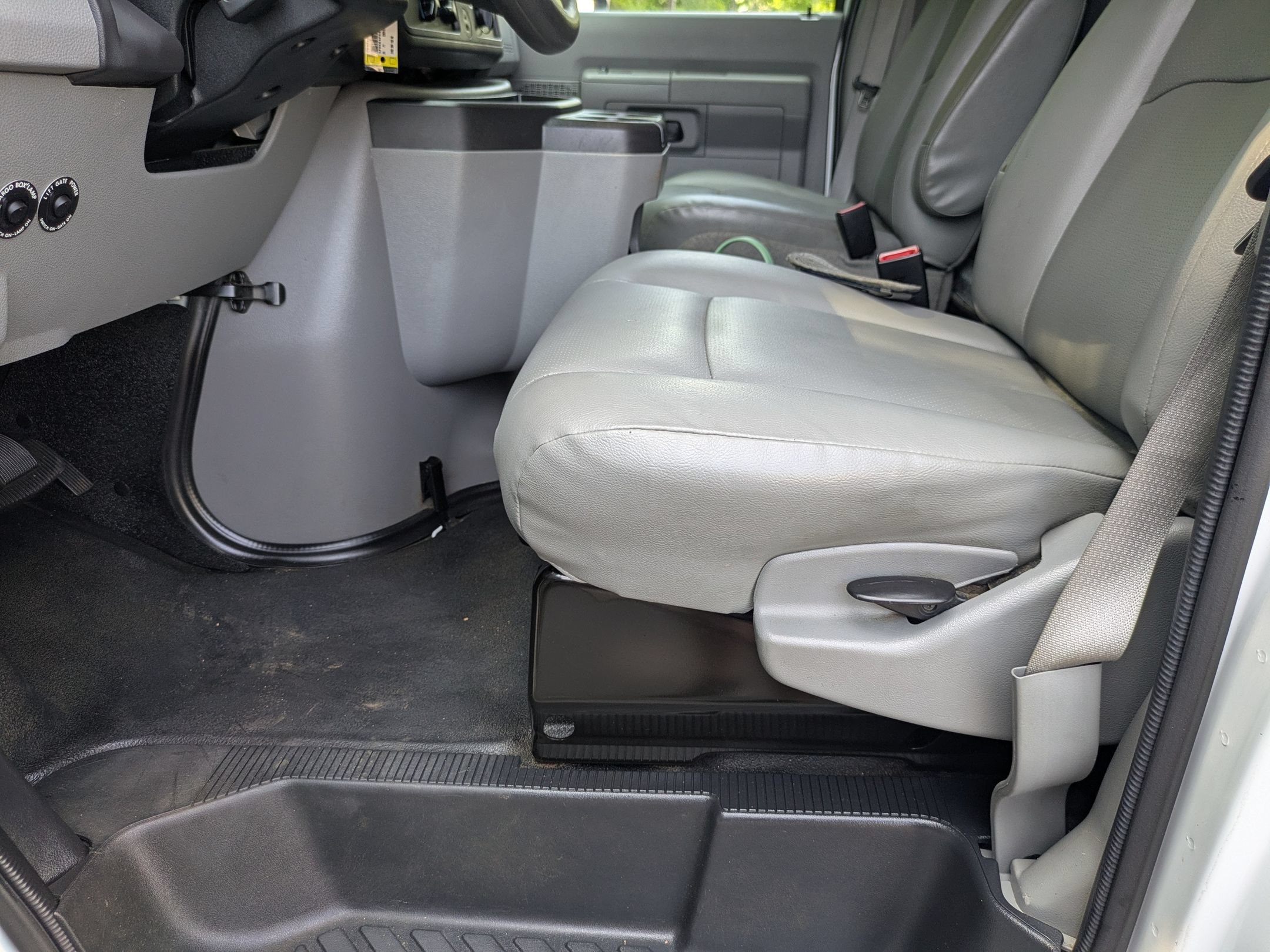 Certified 2024 Ford E-450 and Econoline 450 Super Duty w/ Power Windows & Locks Group RWD image 13