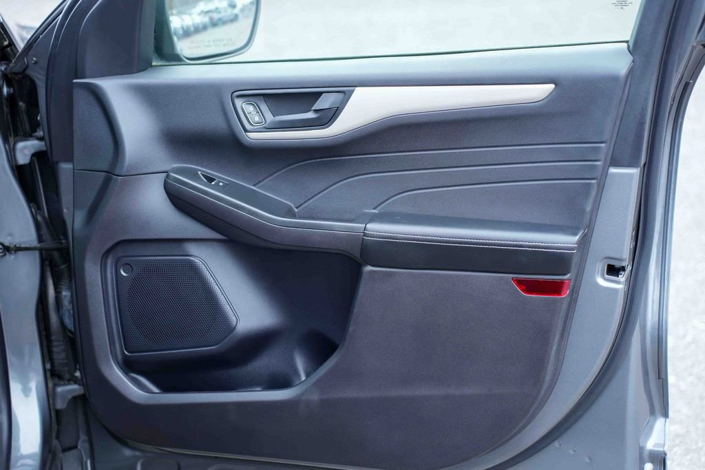 Certified 2022 Ford Escape SE w/ SE Sport Appearance Package image 15