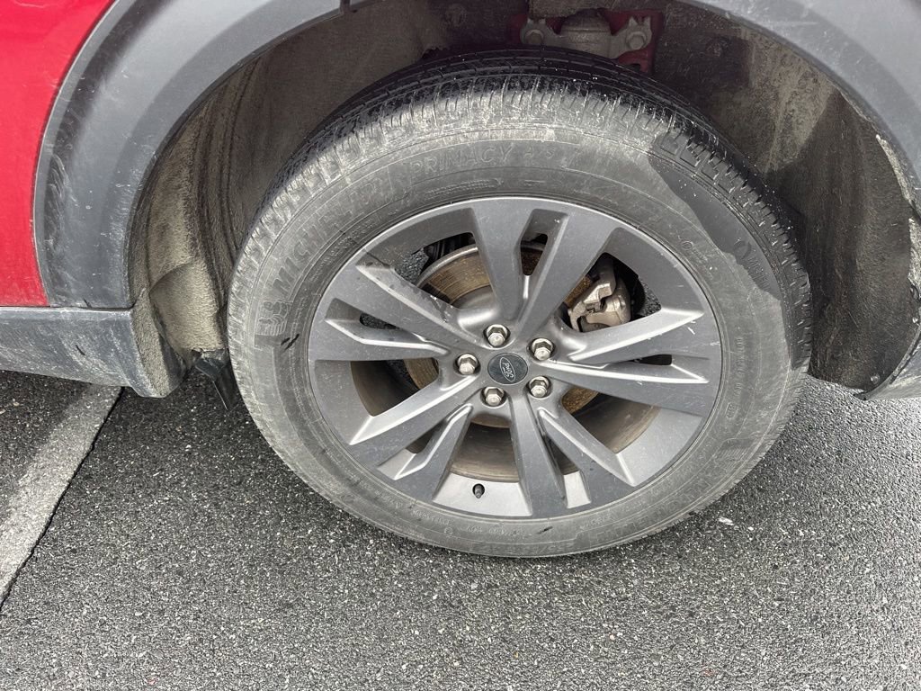 Certified 2022 Ford Explorer XLT w/ Equipment Group 202A image 3