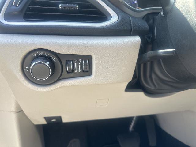 Used 2022 Chrysler Voyager LX FWD image 32