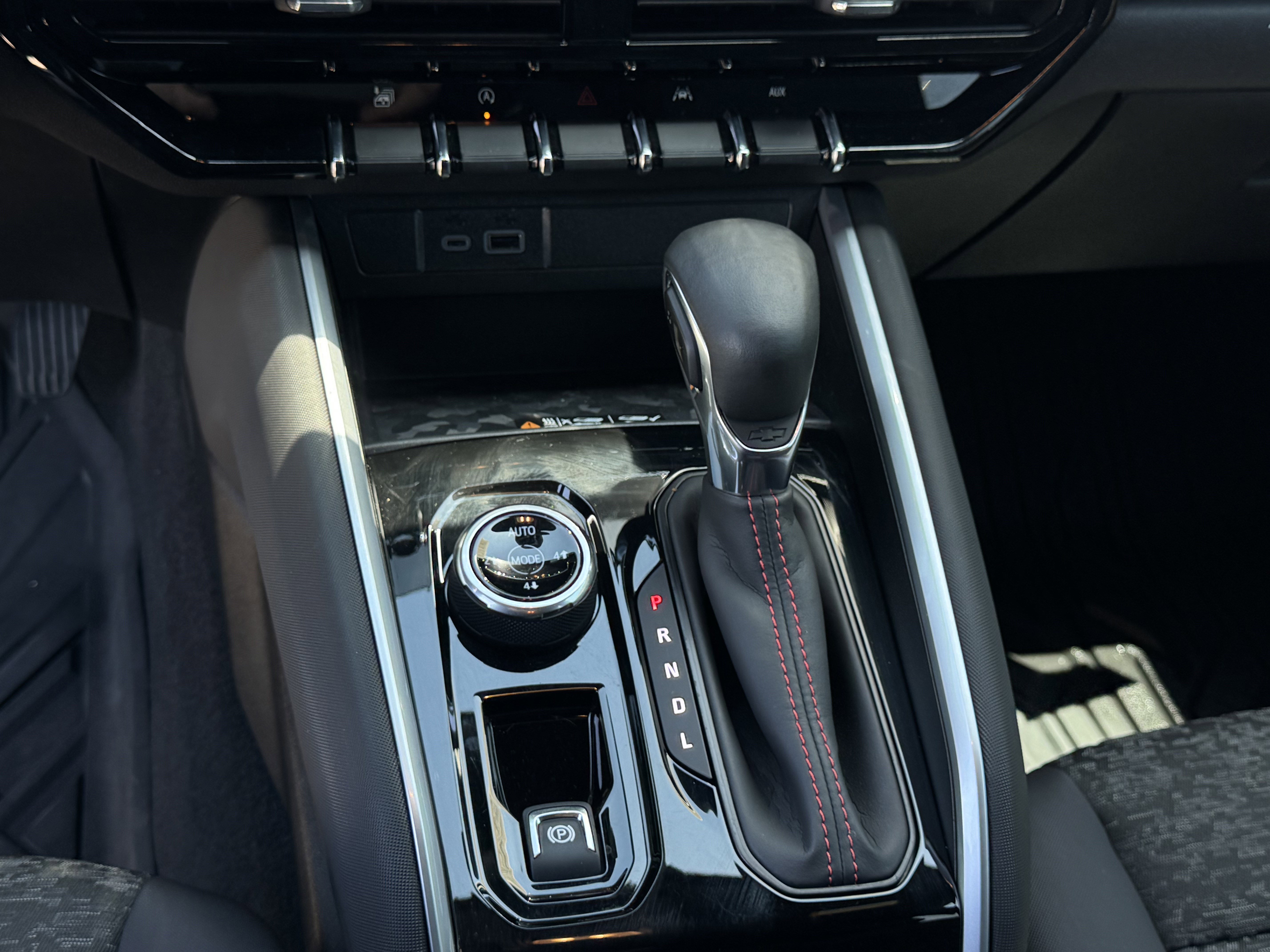 Used 2024 Chevrolet Colorado Z71 w/ Z71 Convenience Package 2 image 21