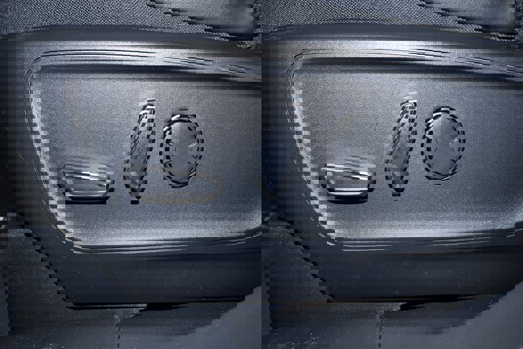 Certified 2024 Ford Escape SE image 50