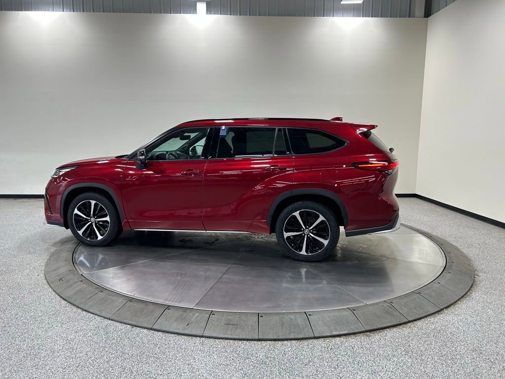 Used 2021 Toyota Highlander XSE AWD/4WD image 9