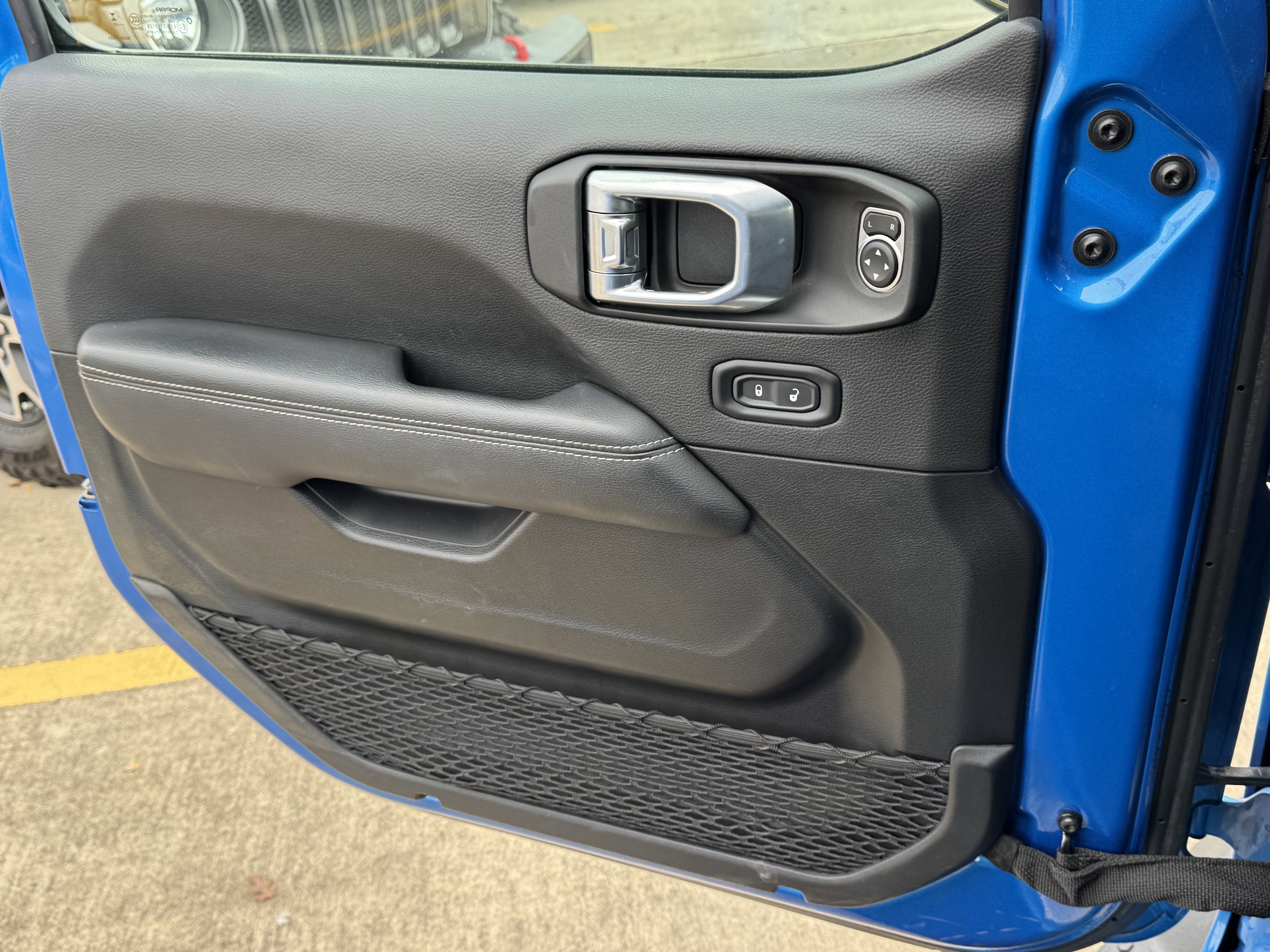 Used 2023 Jeep Wrangler Sahara w/ Safety Group image 27