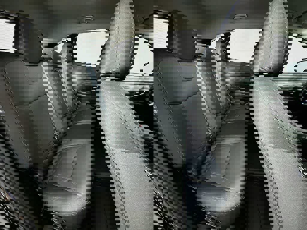 Used 2025 Hyundai Tucson SE FWD image 30