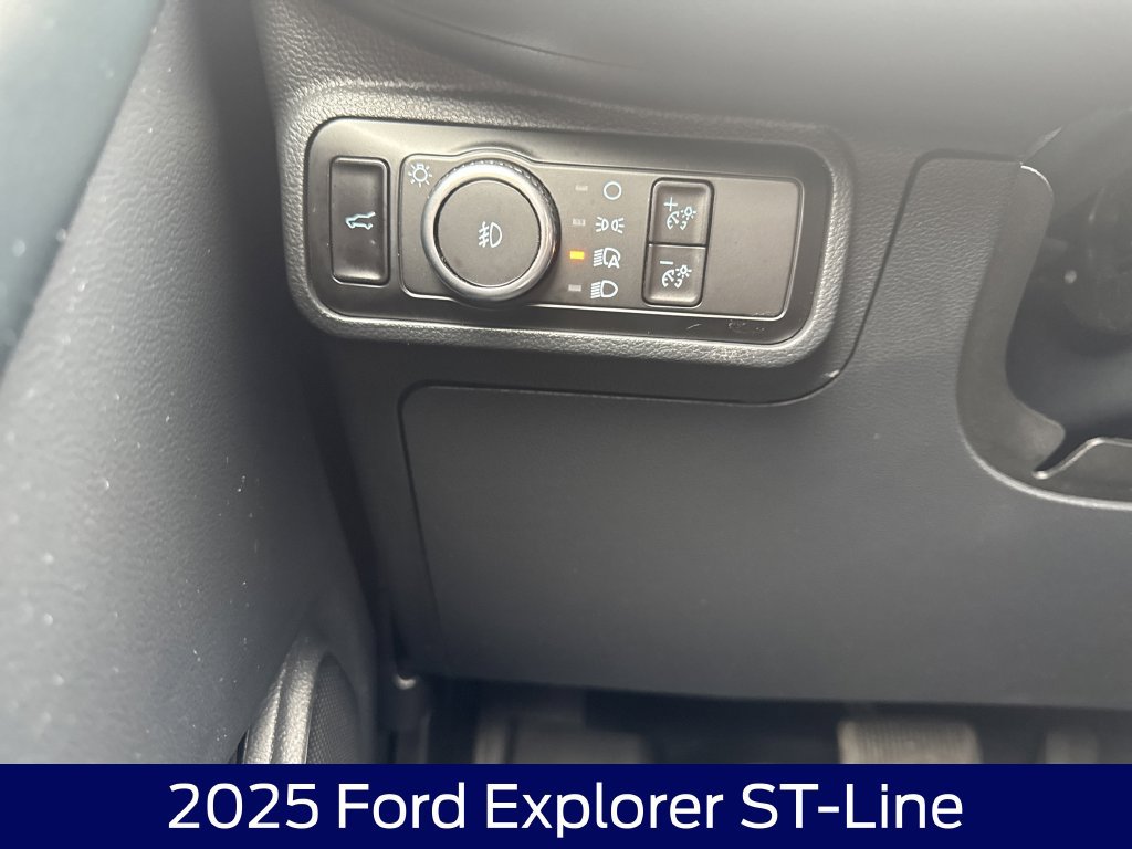 Certified 2025 Ford Explorer ST-Line AWD/4WD image 26