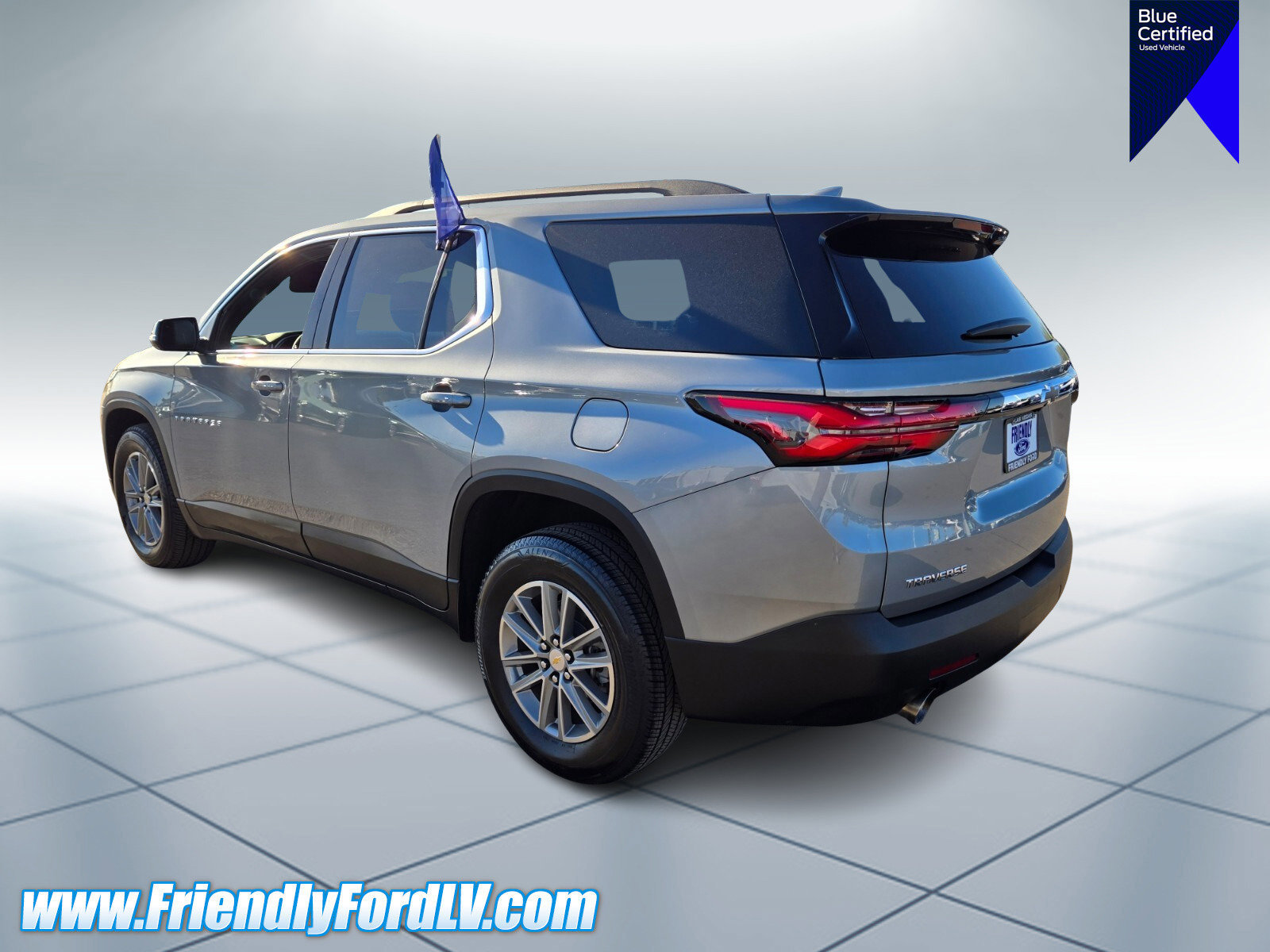 Used 2023 Chevrolet Traverse LT image 3