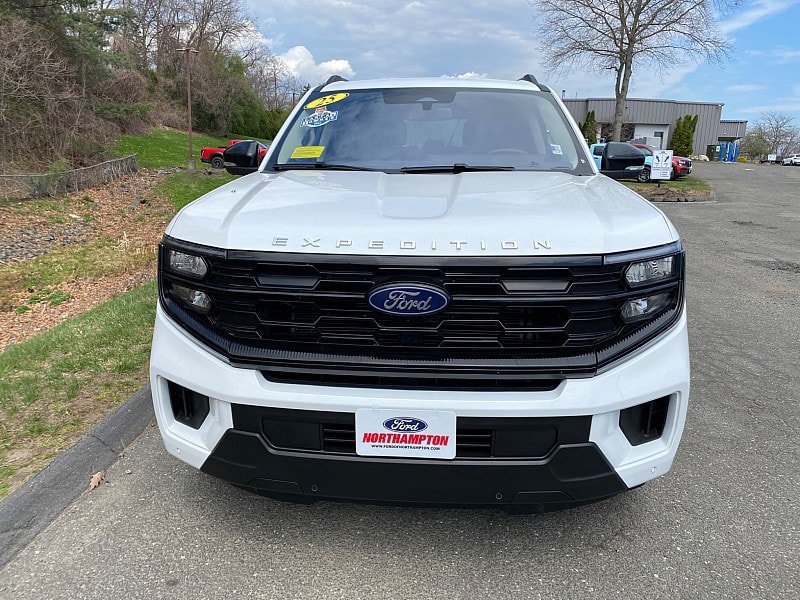 Certified 2025 Ford Expedition Active AWD/4WD image 2