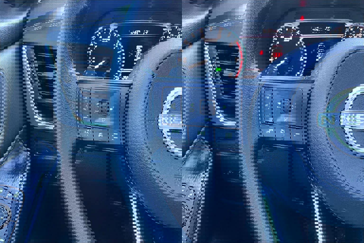 Used 2024 Nissan Rogue S image 24