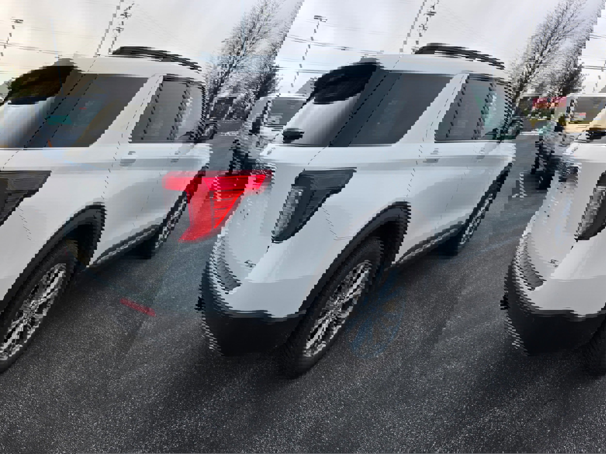 Certified 2022 Ford Explorer XLT w/ Equipment Group 202A image 4