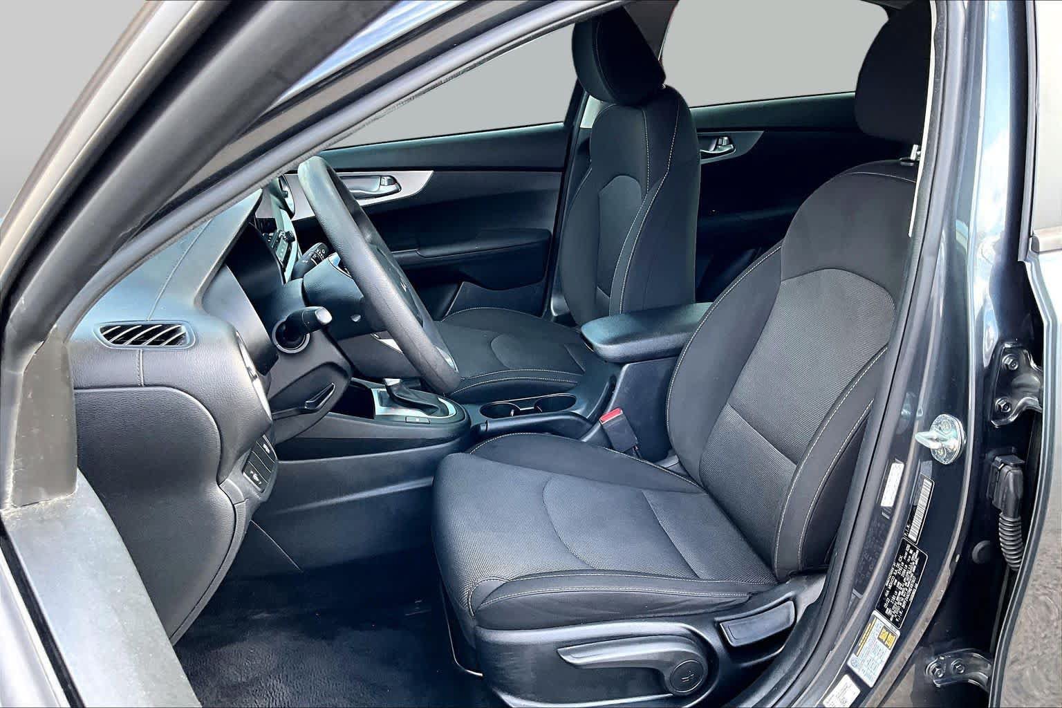 Used 2022 Kia Forte LXS FWD image 8