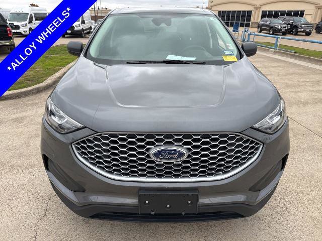 Certified 2024 Ford Edge SE image 2