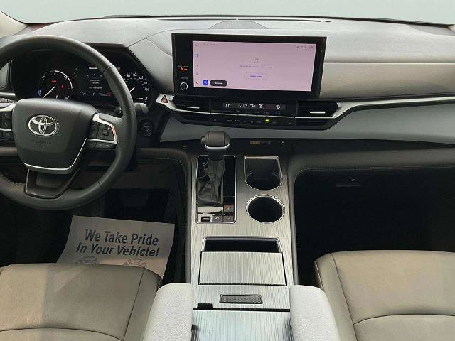 Used 2025 Toyota Sienna XLE FWD image 26