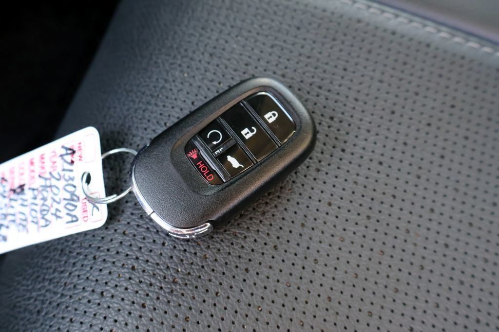 Used 2024 Honda Pilot Elite image 44