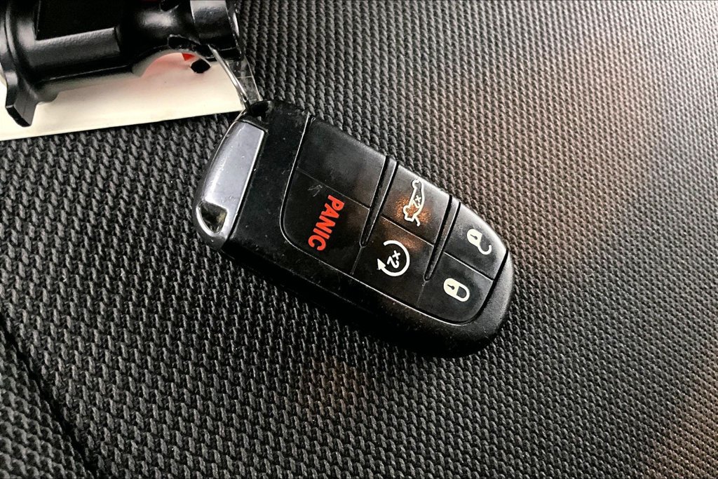 Used 2020 Dodge Charger SXT RWD image 10