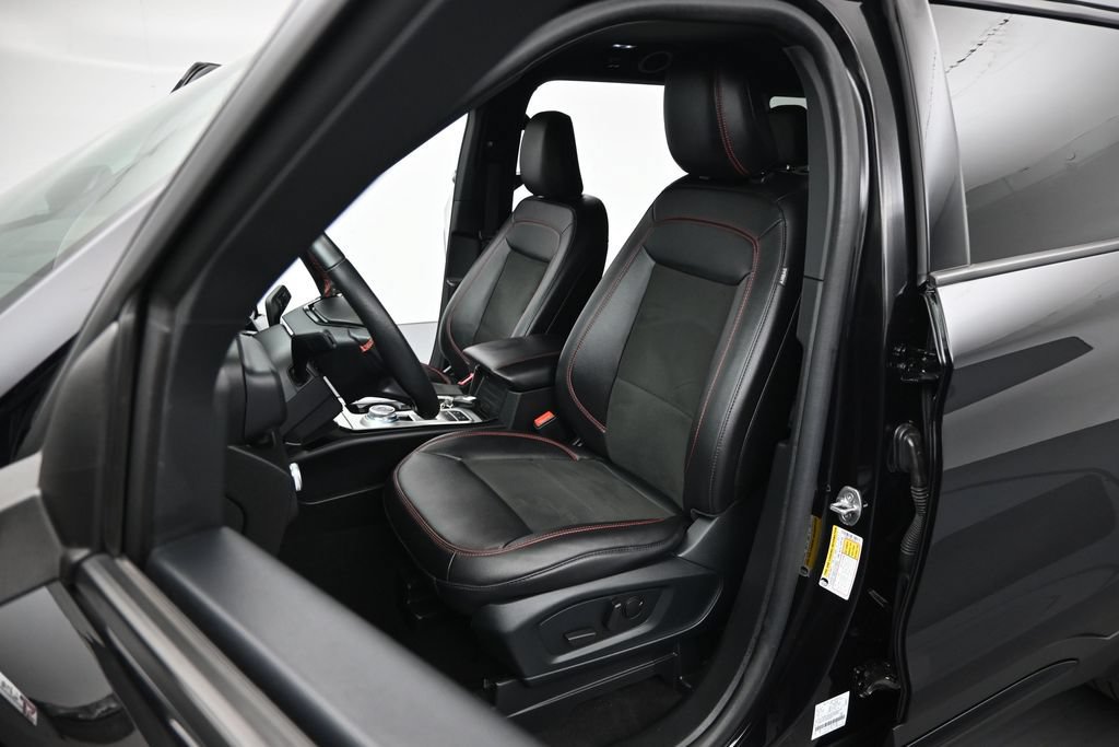 Certified 2023 Ford Explorer ST-Line w/ Class IV Trailer Tow Package RWD image 9
