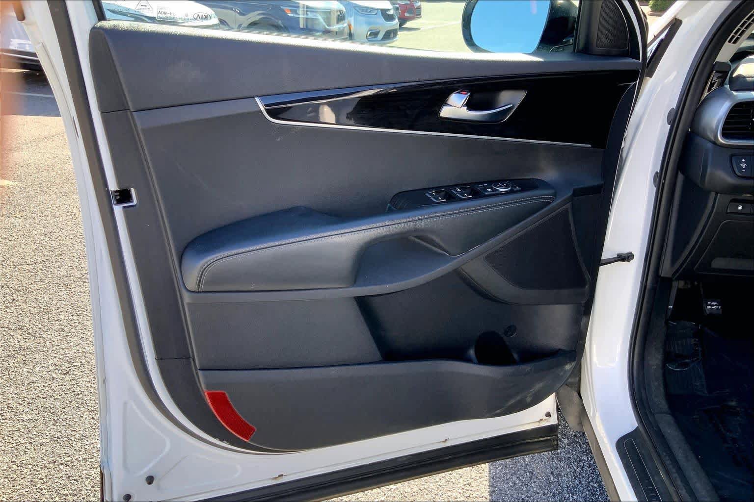 Used 2020 Kia Sorento L FWD image 21