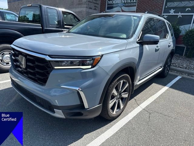 Used 2025 Honda Pilot Touring image 1
