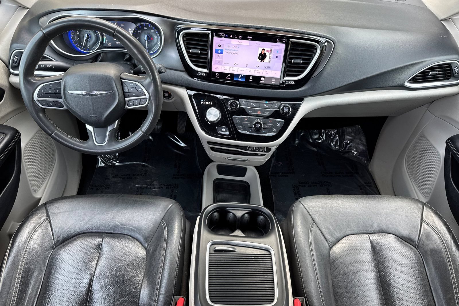 Used 2022 Chrysler Pacifica Touring-L FWD image 5