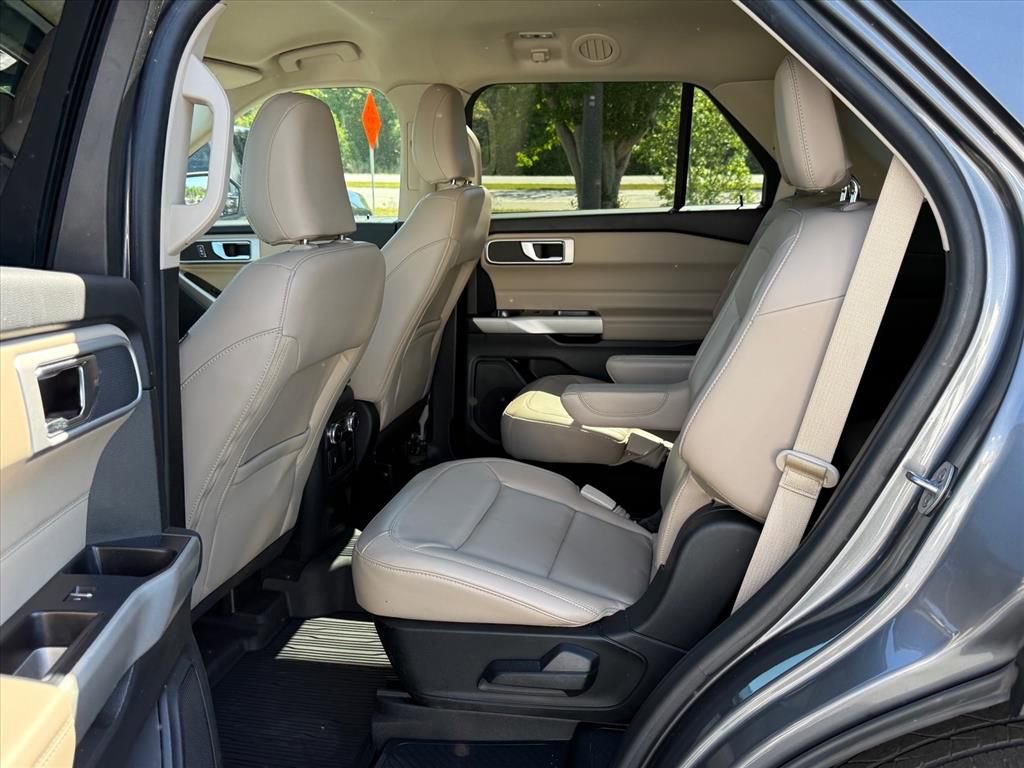 Certified 2022 Ford Explorer XLT w/ Equipment Group 202A RWD image 13