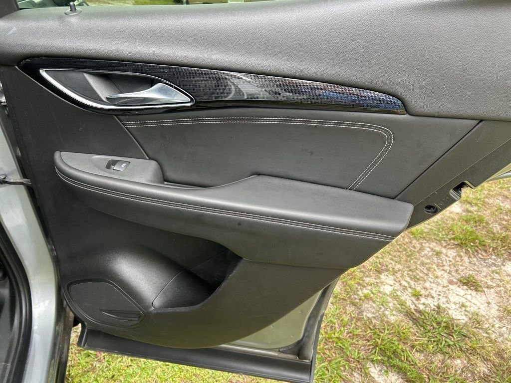 Used 2023 Buick Envision Essence image 40