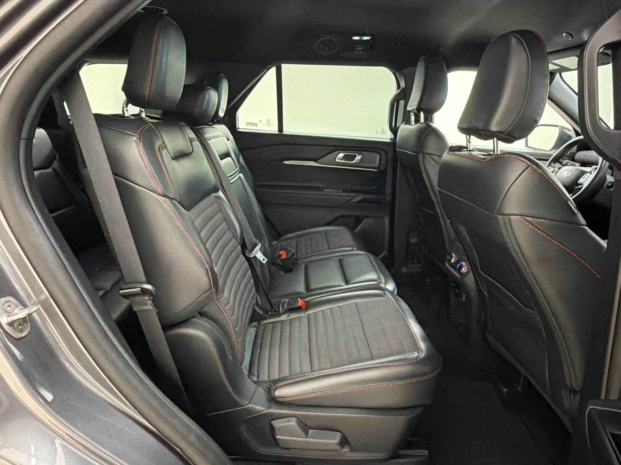 Certified 2025 Ford Explorer ST-Line w/ ST-Line Street Pack AWD/4WD image 32