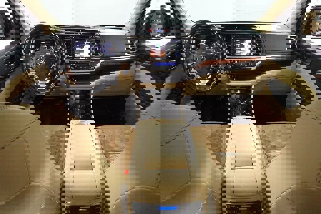 Used 2018 Toyota Highlander Limited Platinum w/ Carpet Mat Package (TMS) image 11