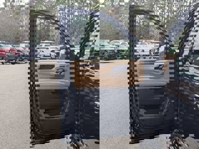 Used 2021 Chevrolet Tahoe Premier w/ Premium Package image 14