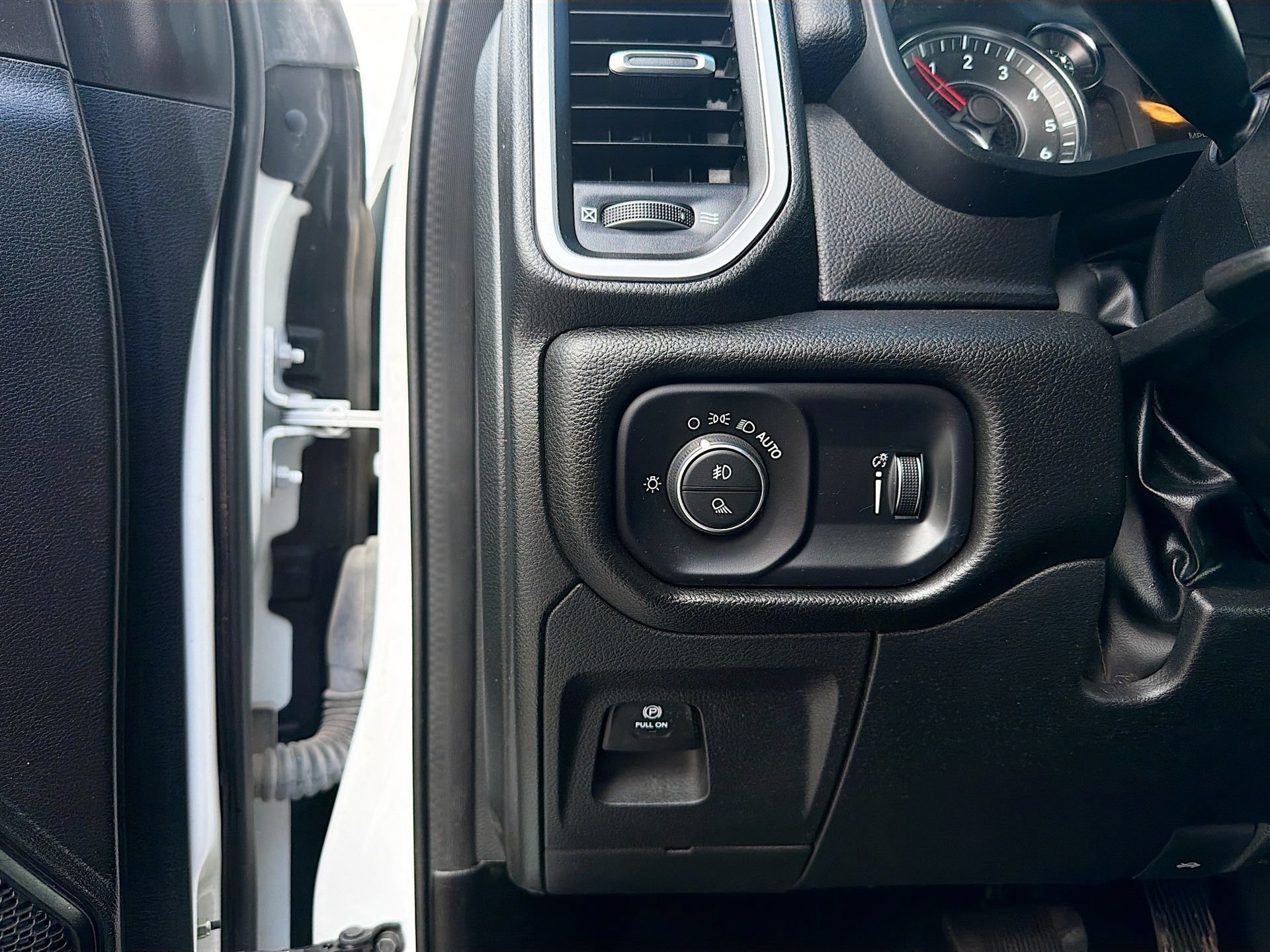 Used 2023 RAM 1500 Big Horn AWD/4WD image 10