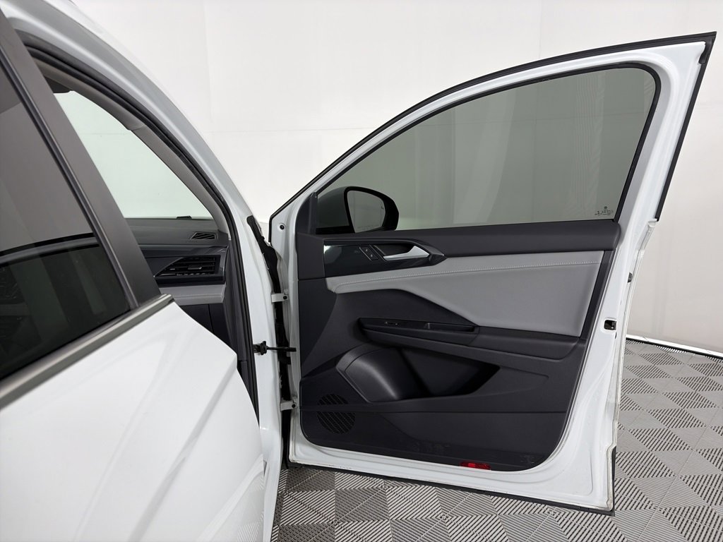 Used 2022 Volkswagen Taos SEL w/ Panoramic Sunroof Package image 30