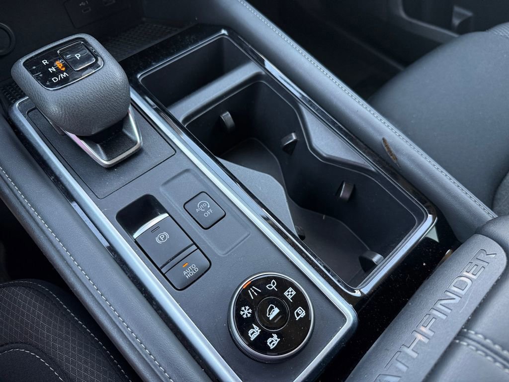 Used 2025 Nissan Pathfinder SV AWD/4WD image 18