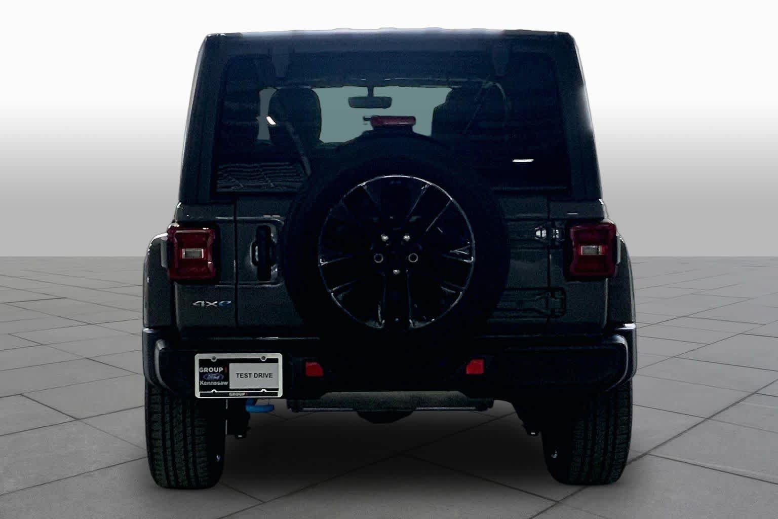 Used 2022 Jeep Wrangler Unlimited Sahara AWD/4WD image 5