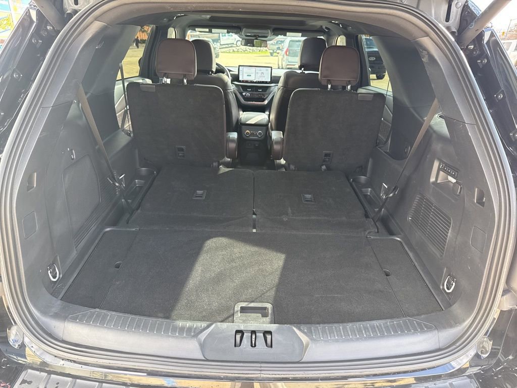 Certified 2025 Ford Explorer Platinum w/ Ultimate Package image 32
