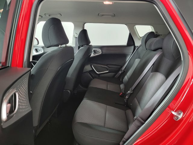 Used 2025 Kia Soul LX w/ LX Technology Package FWD image 14