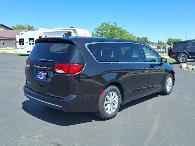 Used 2019 Chrysler Pacifica Touring Plus w/ Advanced Safetytec Group FWD image 2