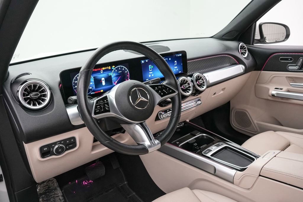 Used 2025 Mercedes-Benz GLB 250 4MATIC image 13