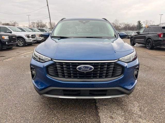 Certified 2023 Ford Escape Platinum w/ Class II Trailer Tow Package image 7