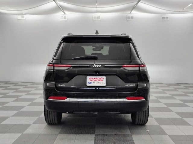 Used 2023 Jeep Grand Cherokee Limited AWD/4WD image 10