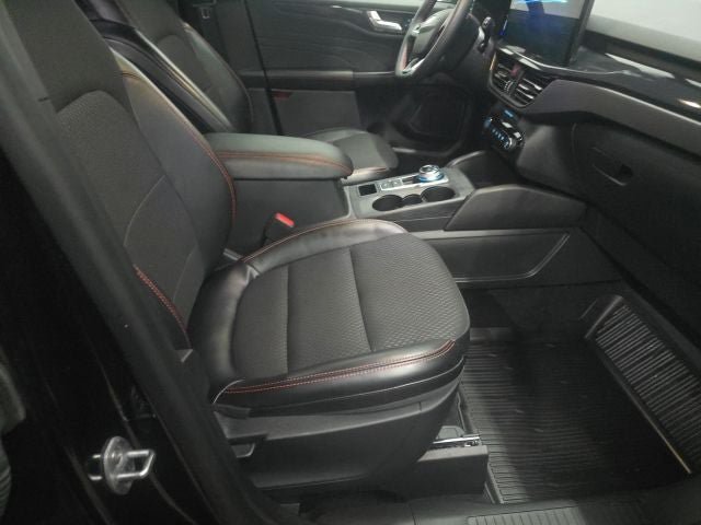 Certified 2024 Ford Escape ST-Line w/ Tech Pack #1 AWD/4WD image 4