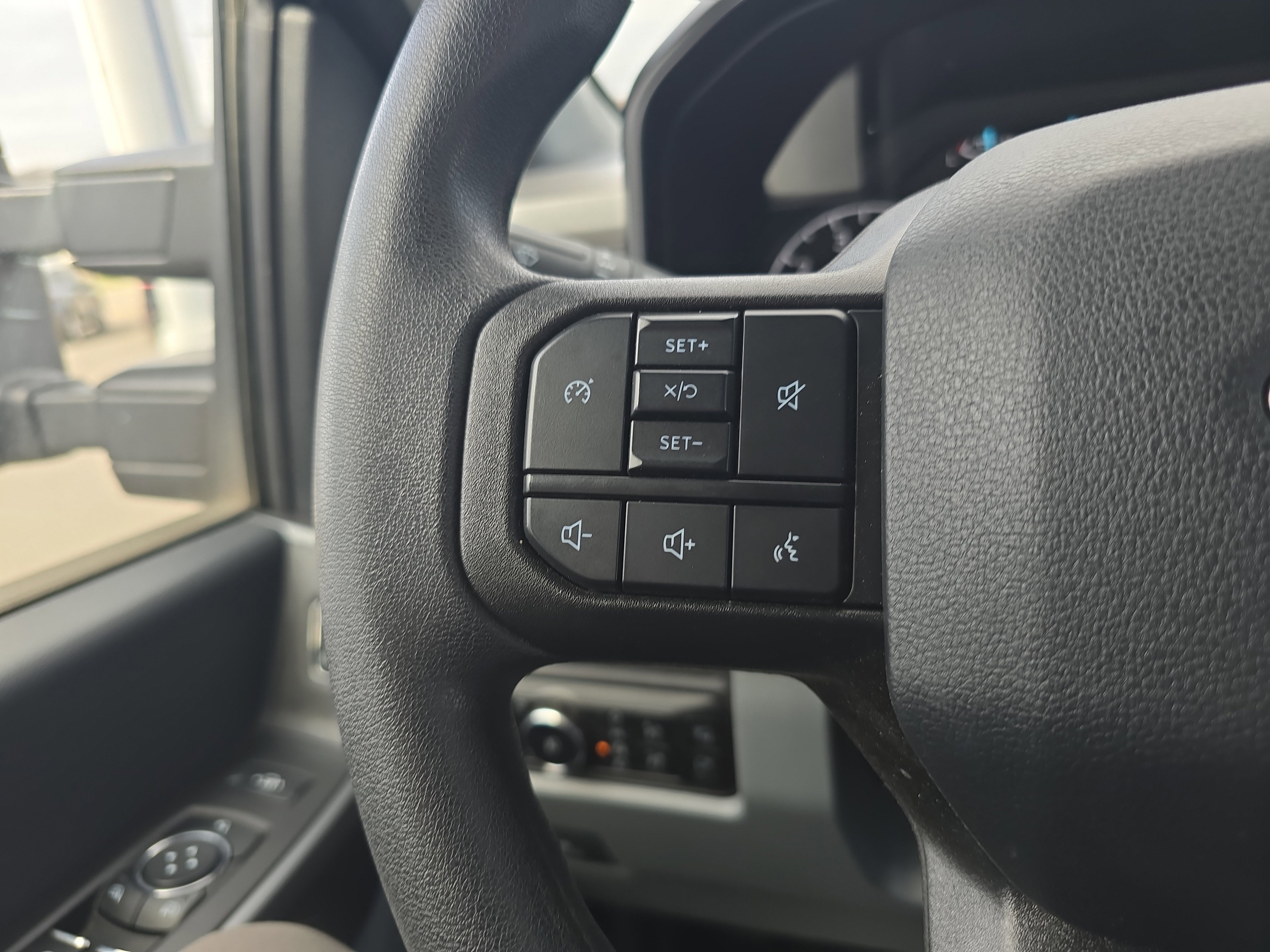 Certified 2025 Ford F350 XLT w/ Snow Plow Prep Package AWD/4WD image 20